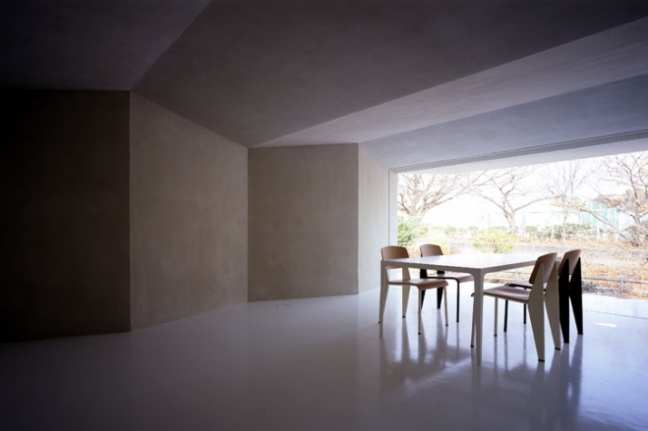 dining &amp;amp; living room // photo ©  Toshiyuki Yano [ Nacasa&amp;amp;Partners Inc.]