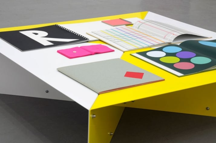 Richard RothSioux City Table Powder coated steel 25 x 92 x 92 cm 