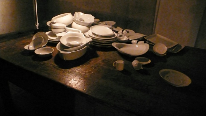 Artist: SAM BARON Title: A TableβÂ¨ Date: 2009βÂ¨ Materials: porcelain  photo: Luisa Ribas