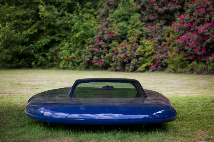 UFO, 2006, © Erwin Wurm Courtesy Xavier Hufkens Gallery, Brusselsphoto © Jesse Willems