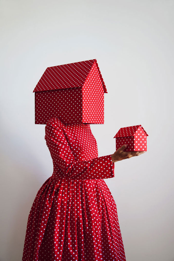 GUDA  KOSTER ''Rosso con pois bianchi 2012'', photo © Triennale di Milano.
