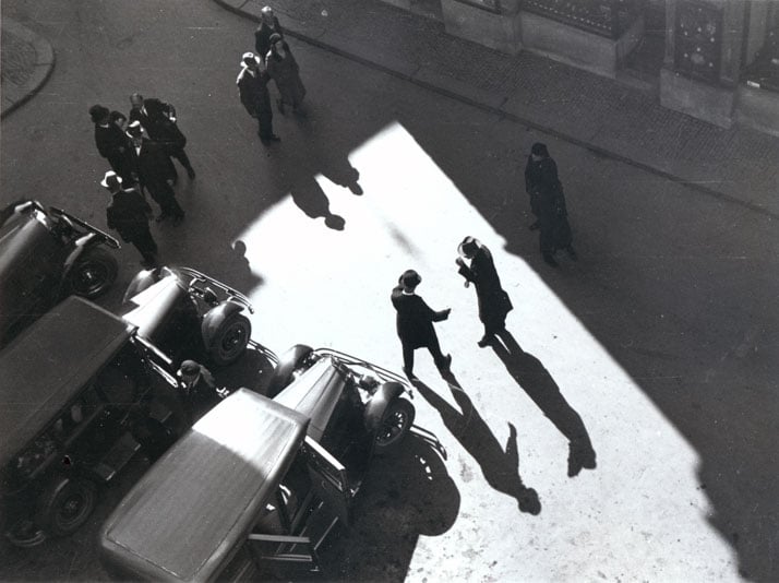 Anton Stankowski : Greeting, Zurich, Rüdenplatz, 1932. © Stankowski-Stiftung.