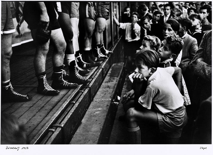 Walter Vogel: Boxerbeine, Düsseldorf 1956. © Walter Vogel.