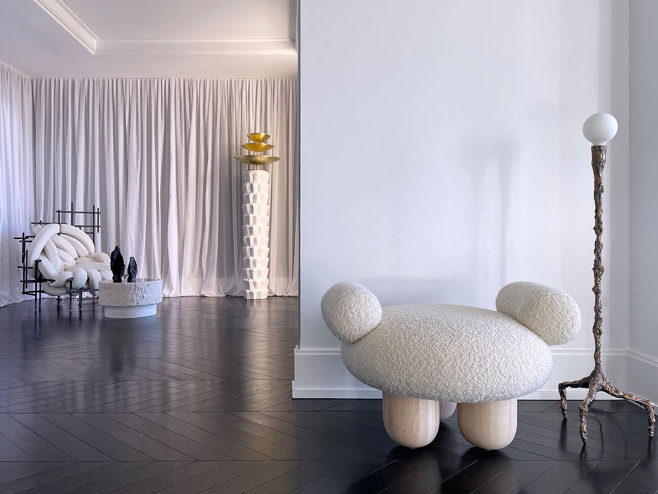 Galerie Philia at Walker Tower, Chelsea, New York. Courtesy of Galerie Philia.
Featured:
Pietro Franceschini, Bling Bling, 2020. Ottoman. Ash Wood, Lamb. 79 x 43 x 63 cm.
William Guillon, Sweet Thing IV, Unique Bronze Sculptural Lamp, 2019. Bronze.130 x 38 x 38 cm.