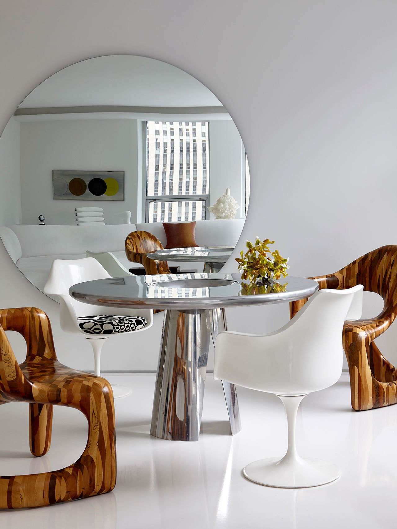 “Vortex” dining table by Mattia Bonetti via Bernd Goeckler; “Corsican” woosen chairs by Ian Spencer and Cairn Young of Yard Sale Project via Todd Merrill; Vintage Eero Saarinen Tulip Chairs from Maharam; Mirror custom-designed by Hines Collective.
Photography by Joshua McHugh.