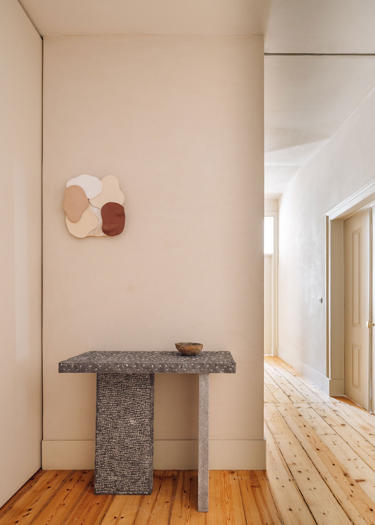 The Dolmen console by Studio Gameiro.
Photography by Francisco Nogueira.