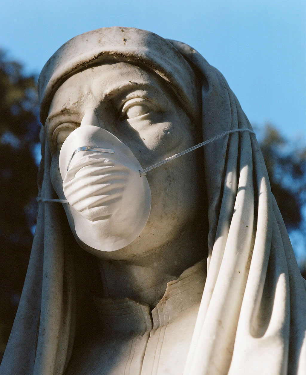 Bust of painter Giotto (1267-1337) at Villa Borghese gardens, Rome. Photo © Federico Pestilli.