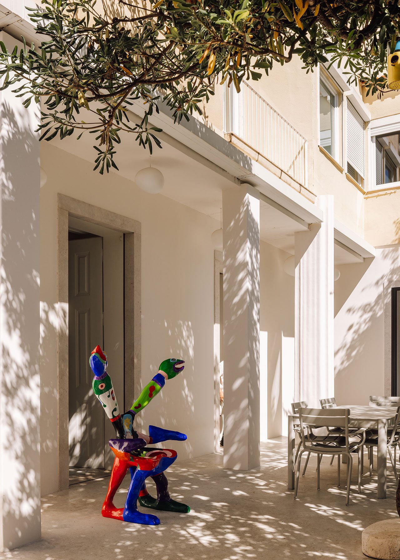 'Snake chair’ by Niki de Saint-Phalle.
Photography by Francisco Nogueira.