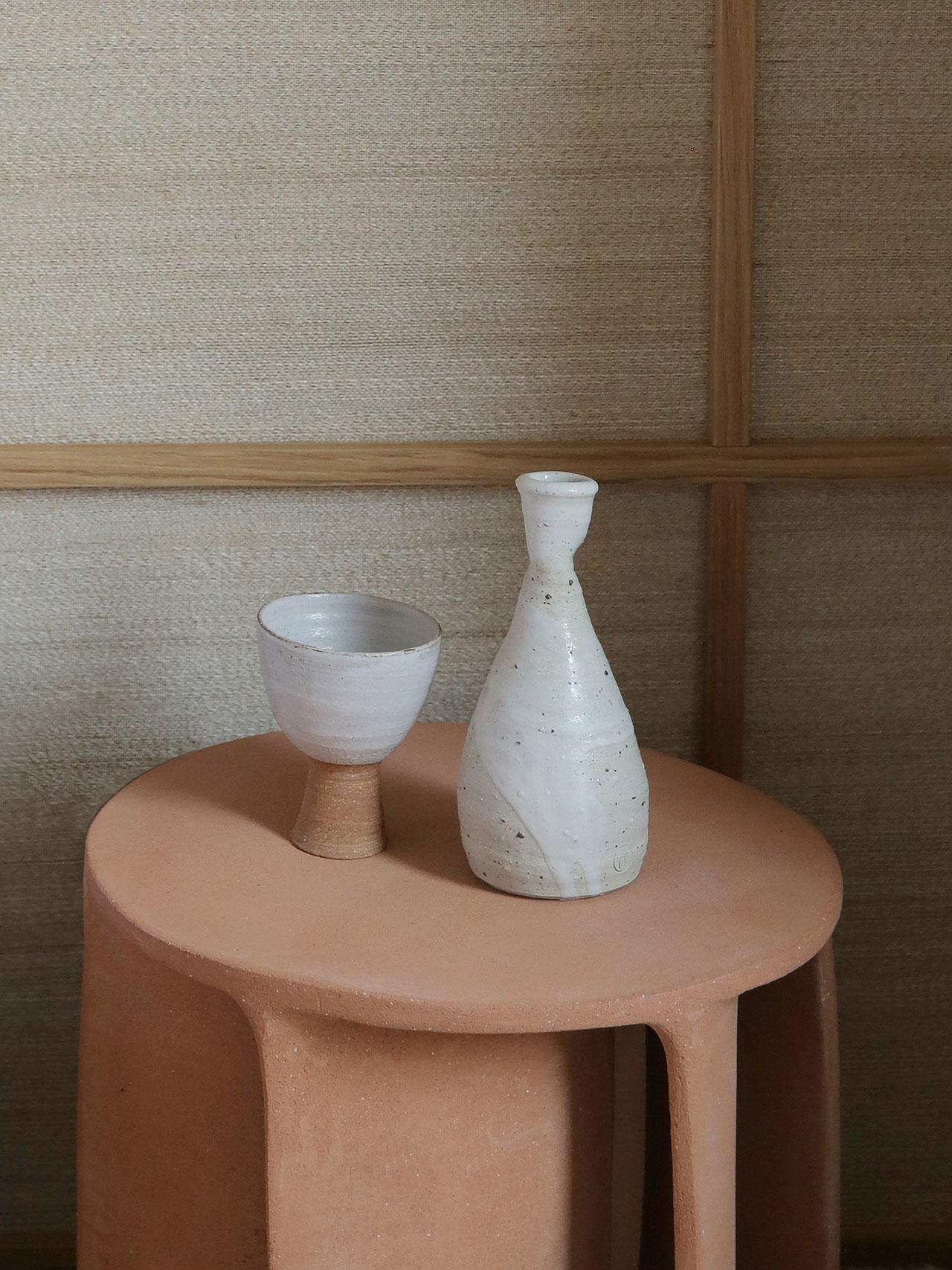 Illuminated side table in in earthware by Guy Bareff.
Ceramics by Marie Lautrou.
Photography by Damien de Medeiros.