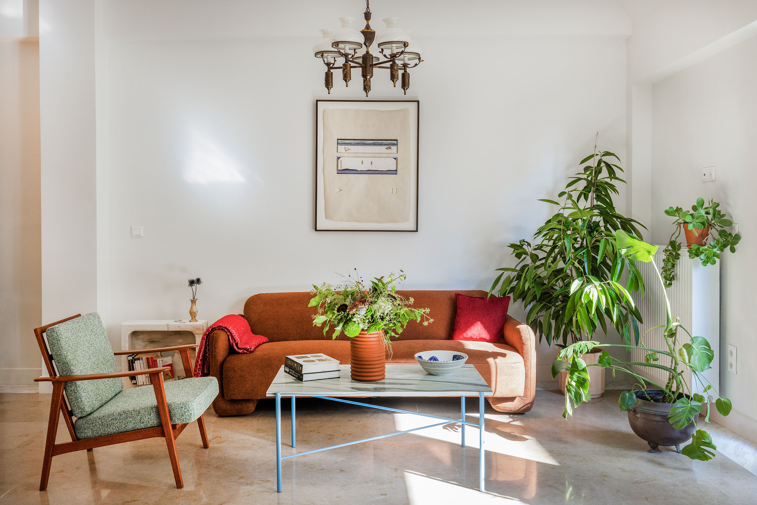 Painting by Laila Tara H; Vintage Scandinavian armchair; Coffee table by ustā workshop.
Photography by Alina Lefa.