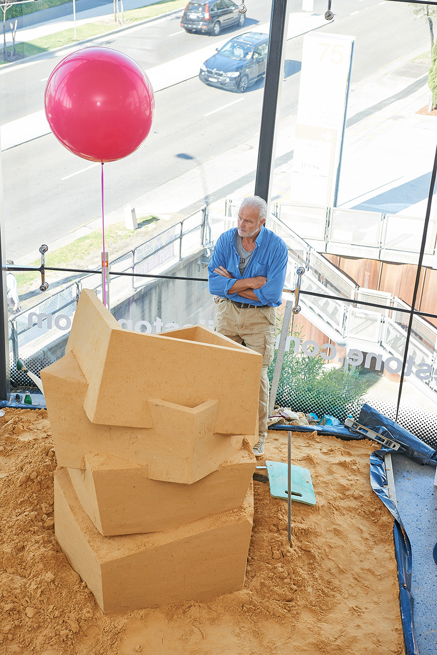 Spain’s most renowned surface producer, COSENTINO, recreated their beautiful Daniel Libeskind-designed sculpture, Beyond The Wall, using 5 tonnes of sand in their showroom space. You can look, but you can’t touch! Photo: Fiona Susanto, courtesy Indesign Media.