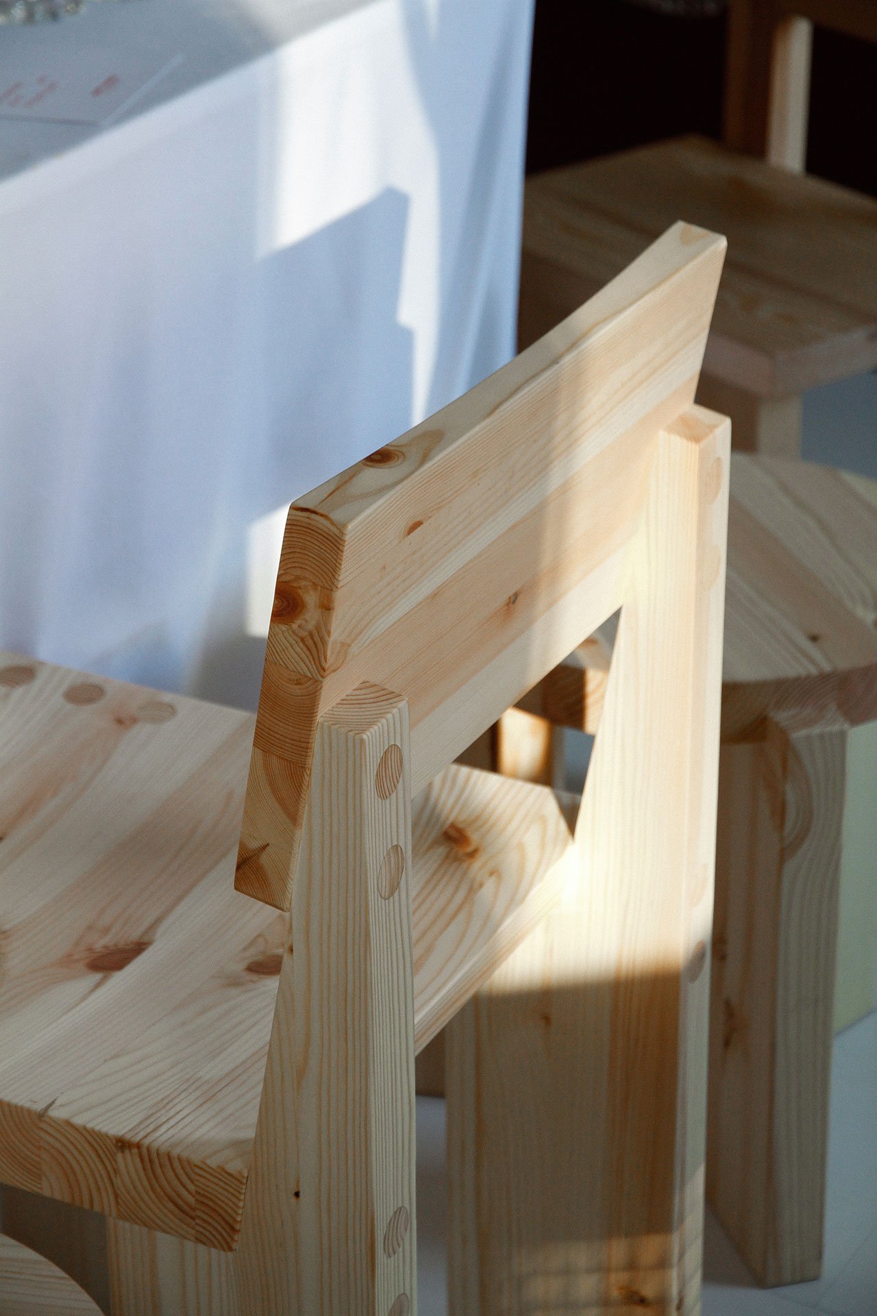 001 Dining Chair by Vaarnii. Pine. Re-Think Re-Form Exhibition by Srudio Bom.