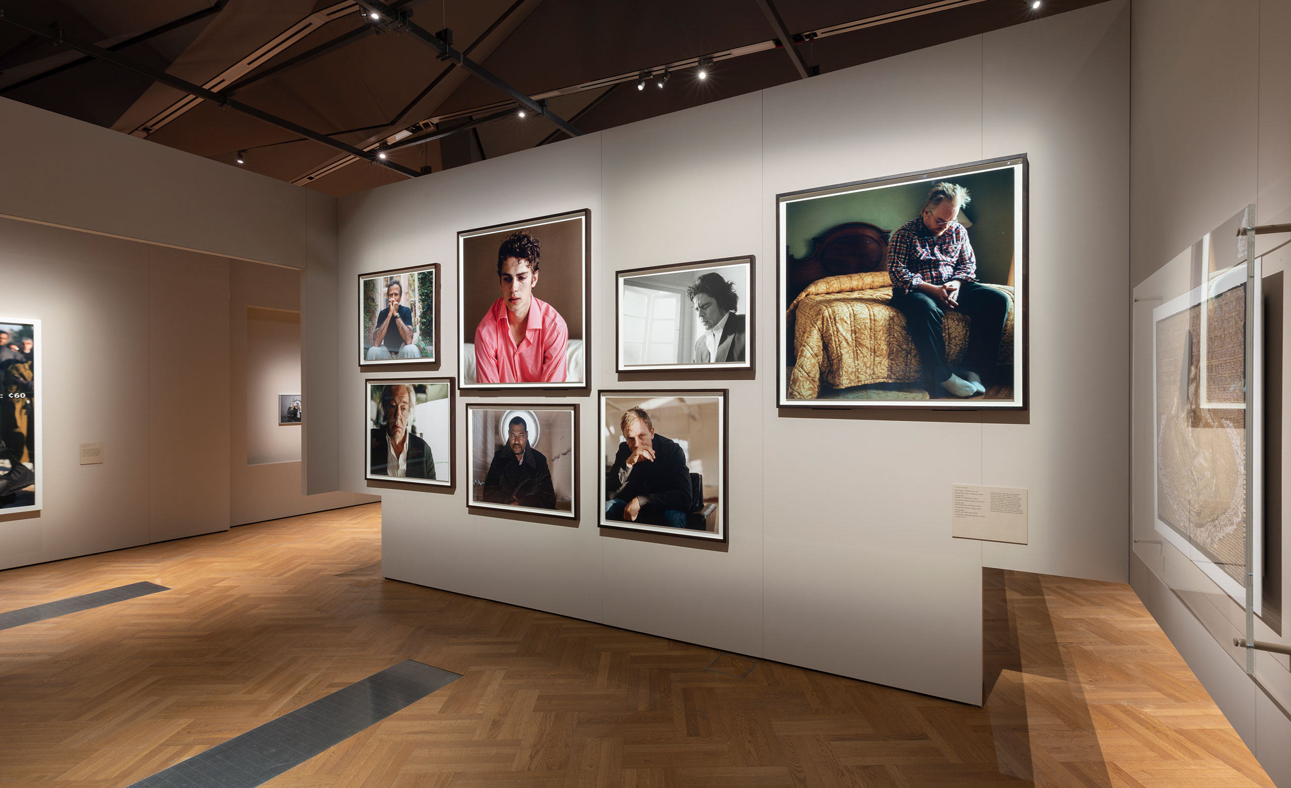 Installation view of "Fragile Beauty" at V&amp;A, South Kensington.
© Victoria and Albert Museum, London.