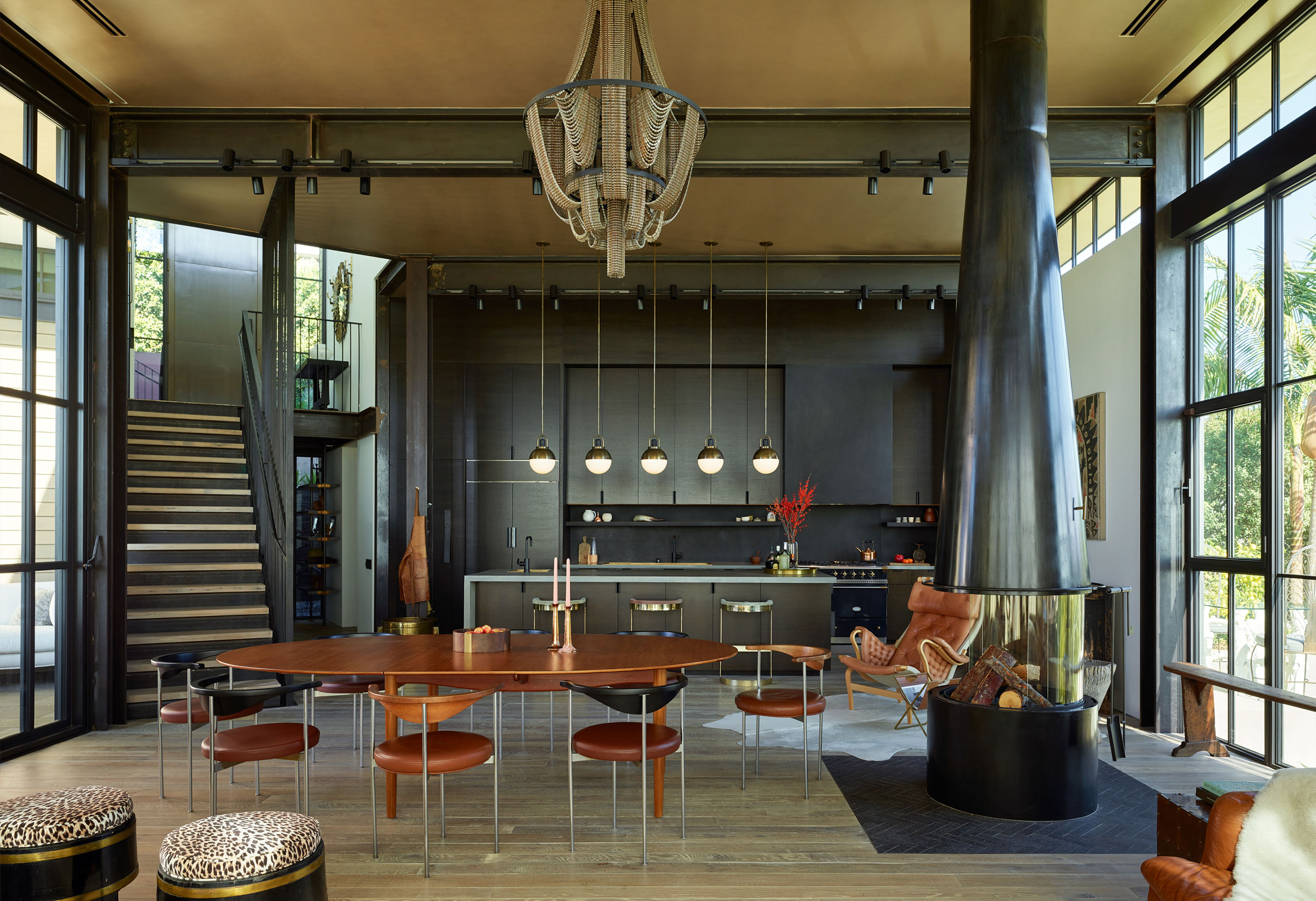 Hollywood Hills House by Mutuus Studio in Los Angeles, California.Photography by Kevin Scott.
Featured: Finn Juhl teak dining table, Peter Moos dining chairs &amp; Facaro custom bicycle chain chandelier.