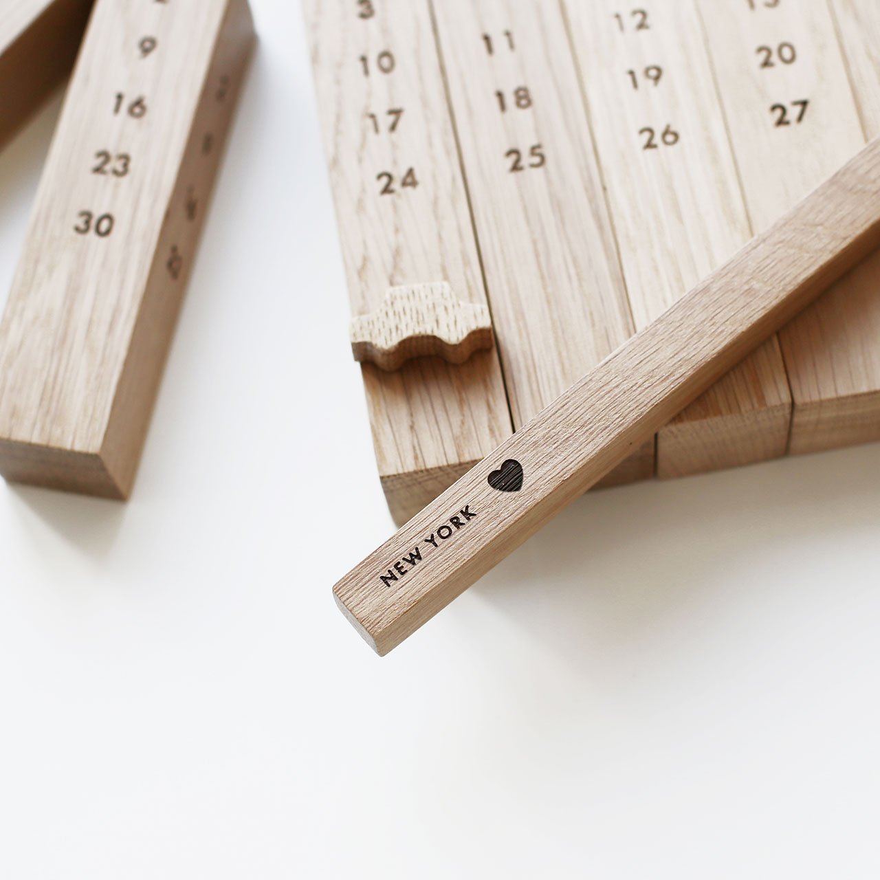 Wooden calendar "New York" by 52 FACTORY. Photo courtesy 52 FACTORY.