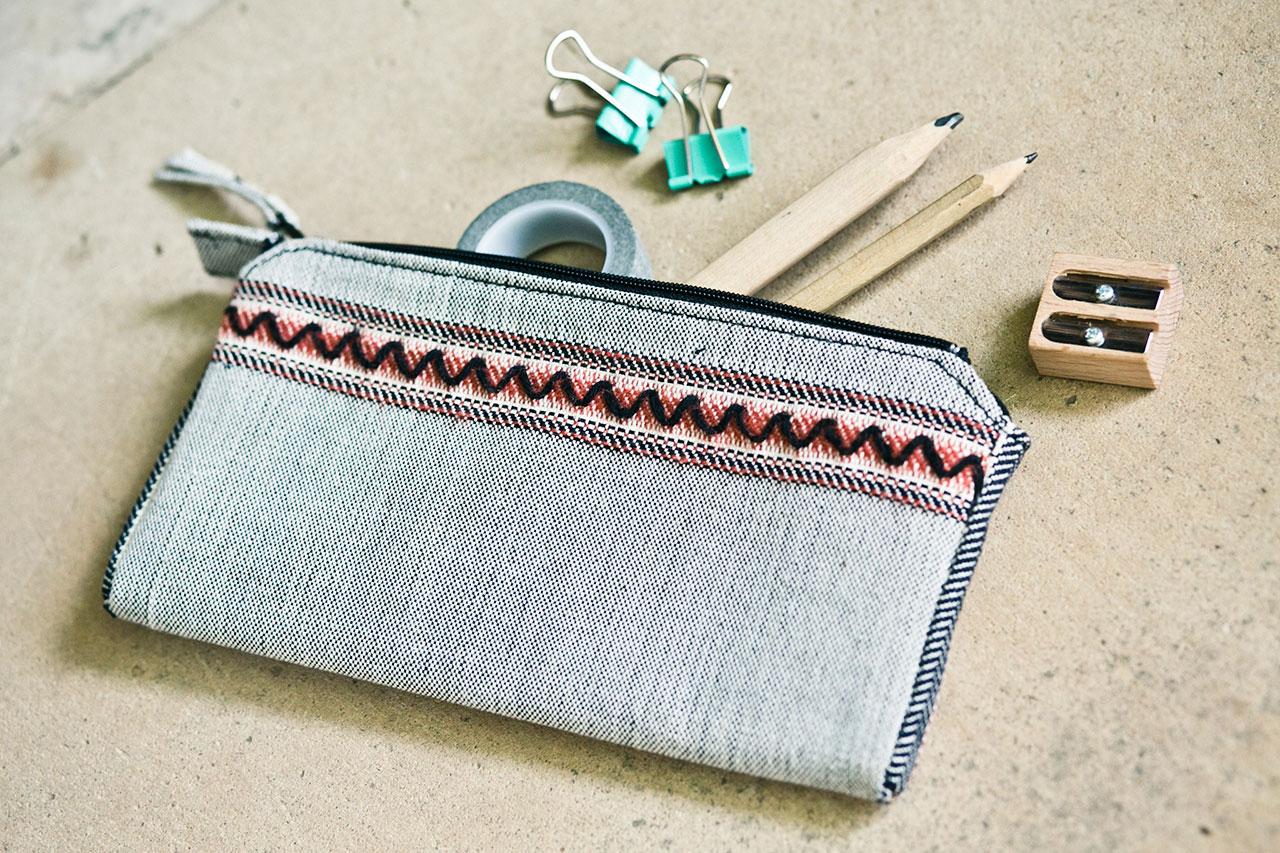Bronze Age Series, Zig-Zag, Handwoven zipper pouch. 20 x 10 cm. Cotton, wool, acrylic. Photo by Panagiotis Mina.