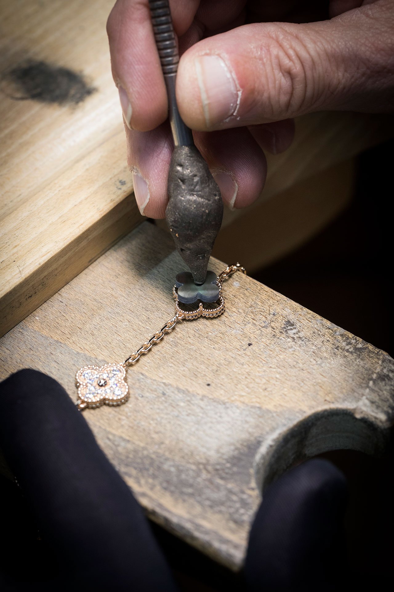 Van Cleef &amp; Arpels' making of Alhambra long necklace. Photo © Van Cleef &amp; Arpels.