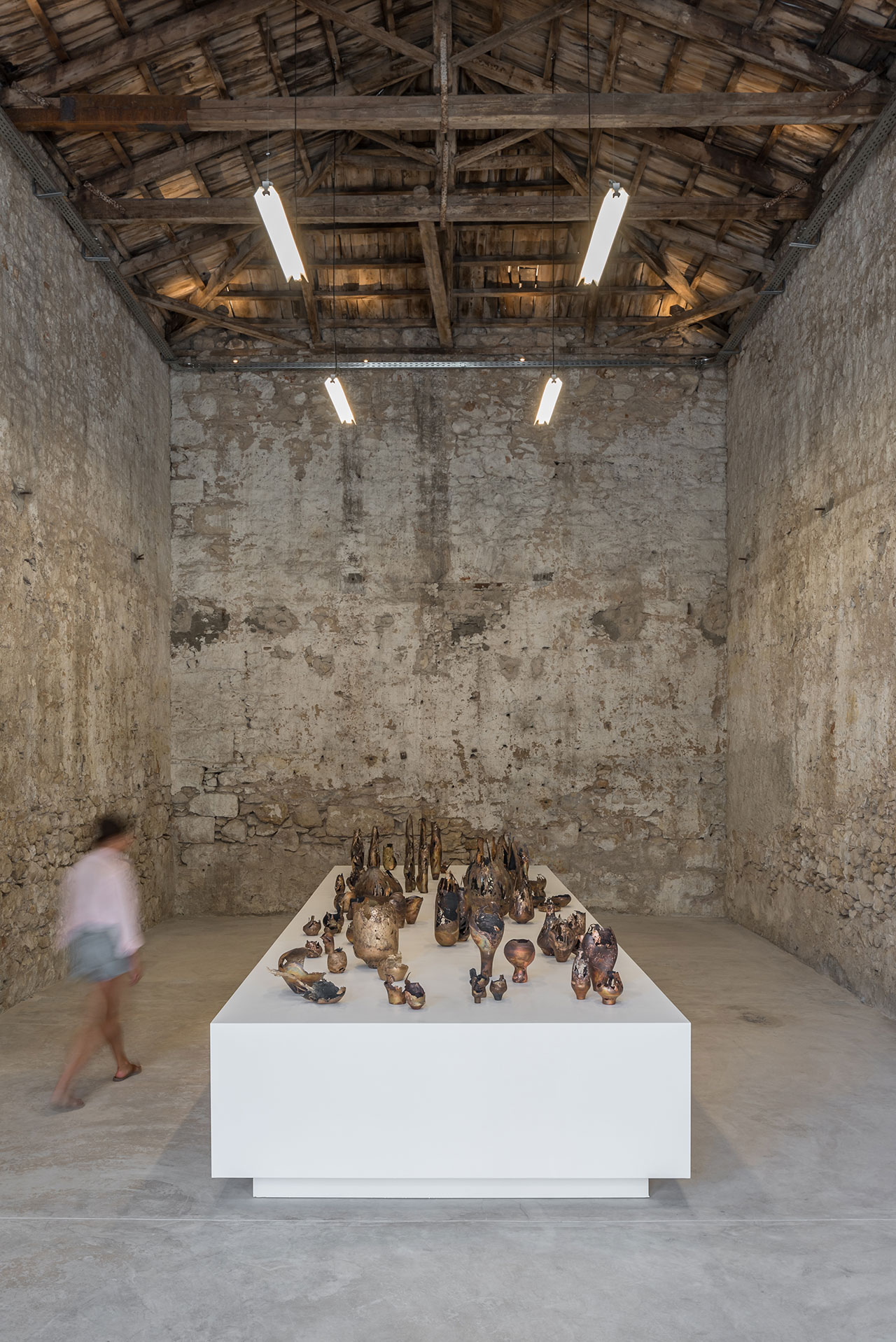 Exhibition view. Omer Arbel - 133 at Carwan gallery, Athens.
Photo by Giorgos Sfakianakis.