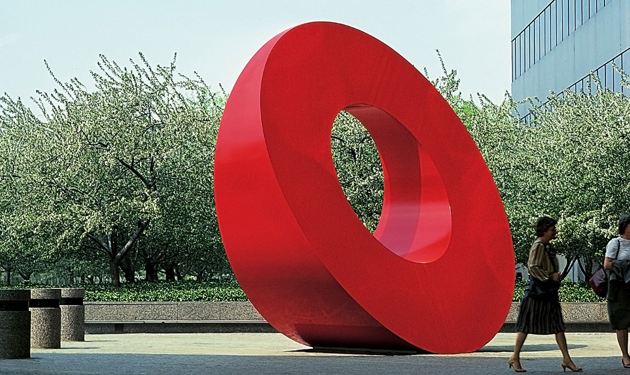 Flying Red O sculpture (Mobil). Photo © Chermayeff &amp; Geismar &amp; Haviv.