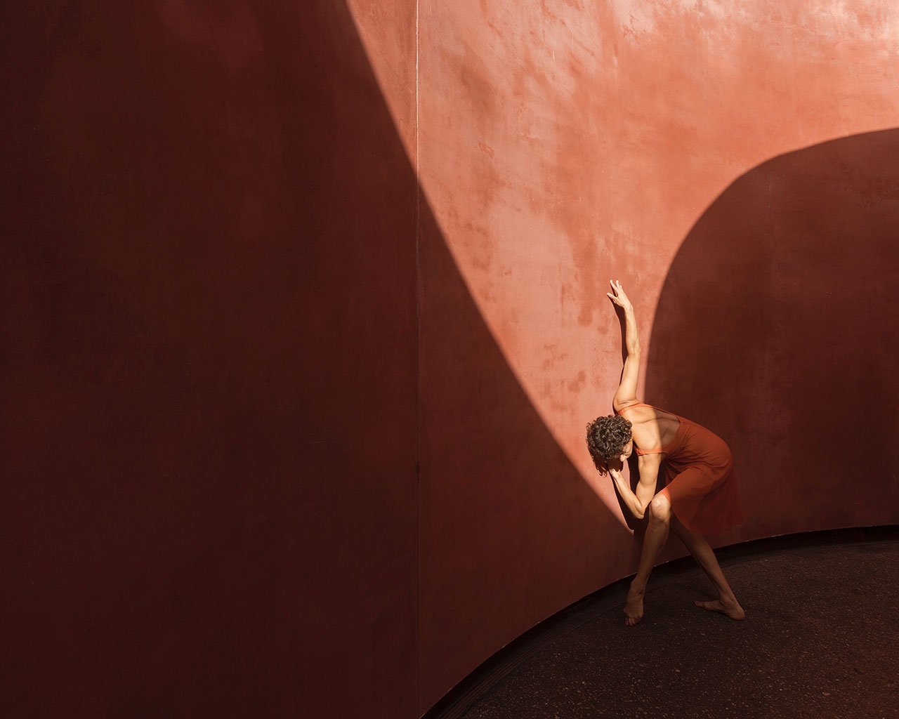 Location: de Young Museum  | Dancer Lines Ballet | Photo © Michael O'Neal from the series #CamerasandDancers.