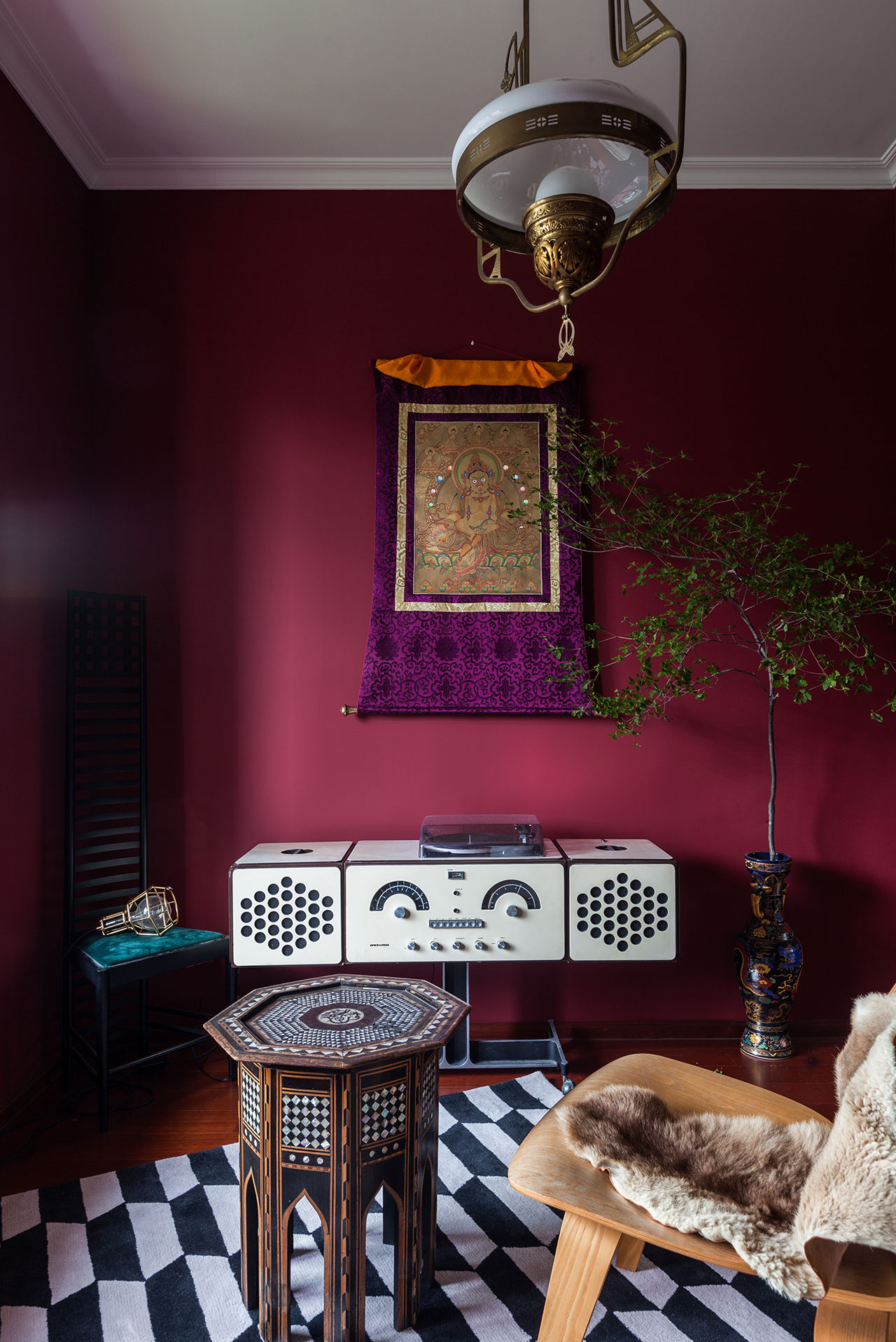 Waterfront Apartment by Nong Studio.
Featured: Hill House Chair by Charles R. Macintosh (1903), RR226 Radiofonografo by Brionvega (1965), Ash LCW Chair by Charles &amp; Ray Eames (1947).
Photography by Chasing Wang.