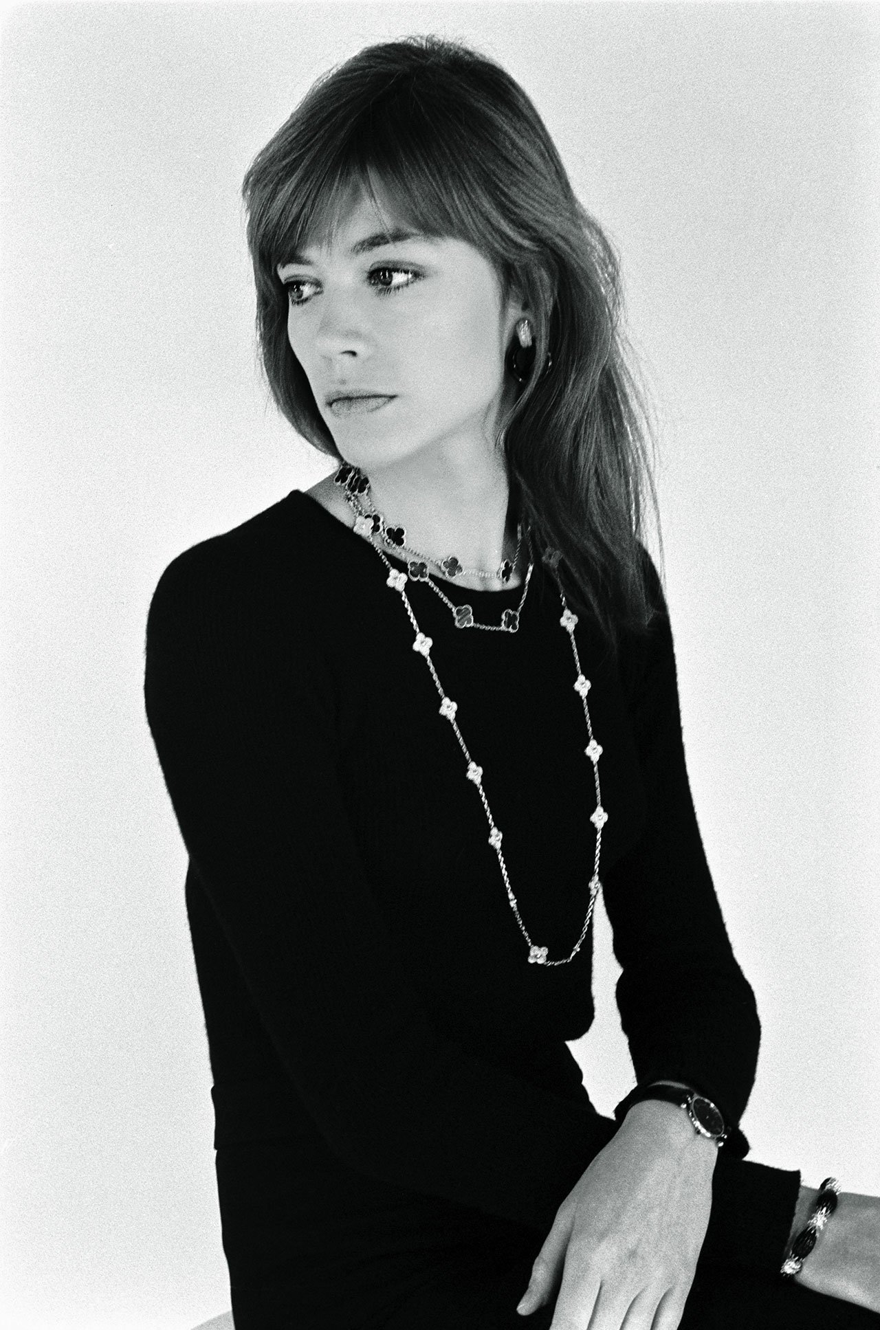 Françoise Hardy wearing Alhambra collection necklaces photographed by Catherine Rotulo, 1974. © Catherine Rotulo.