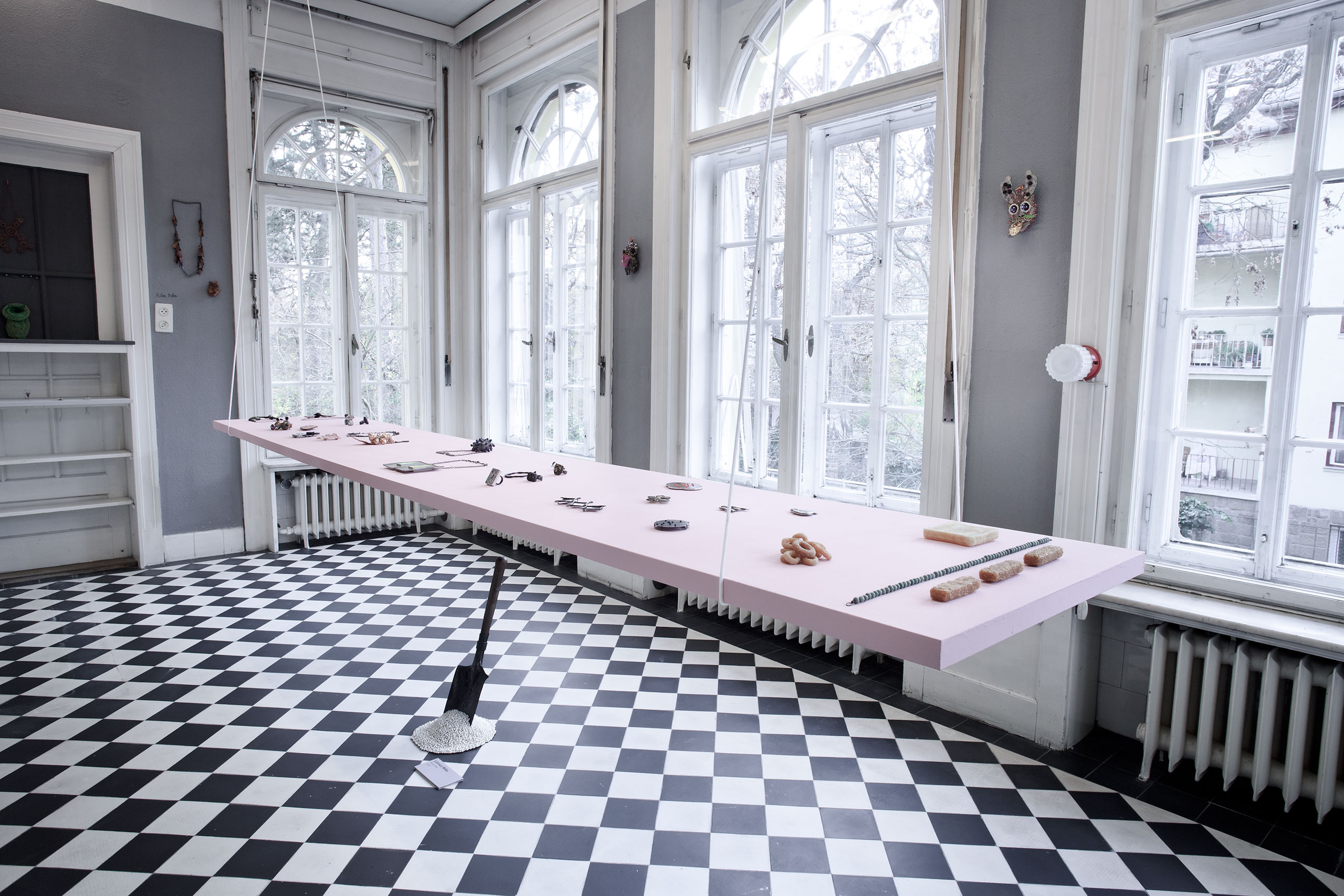 Installation view. Room filled up with the works of world famous contemporary jewellery makers. Photo by Aron Weber.