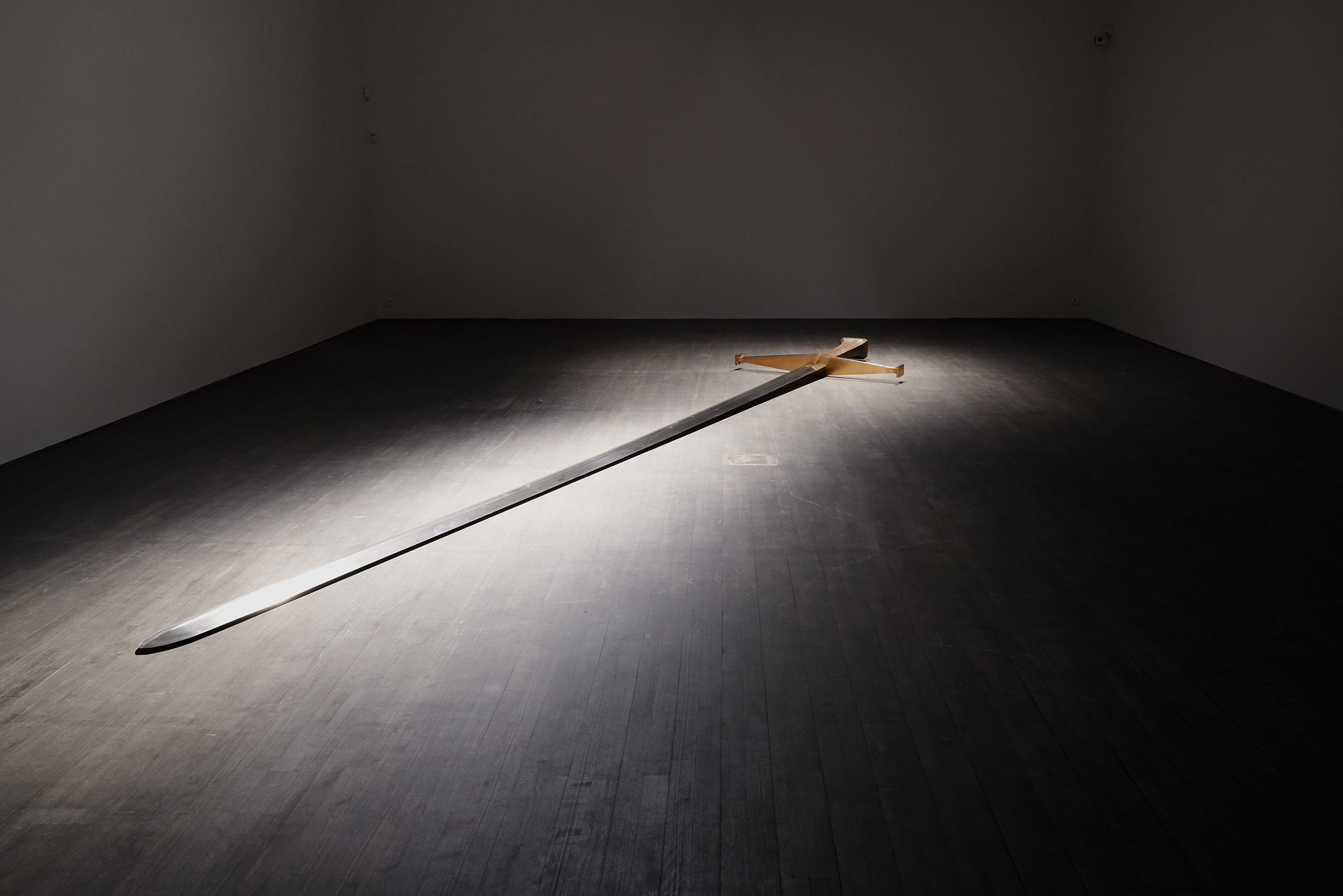 Installation view. Kris Martin, EXIT at S.M.A.K., Ghent, 2020. Photo by Dirk Pauwels.
Featured: Mandi XV, 2007. Steel, bronze. Olbricht Collection.
Artist's statement: This perfectly functional sword is too large for a man. Who is it for?