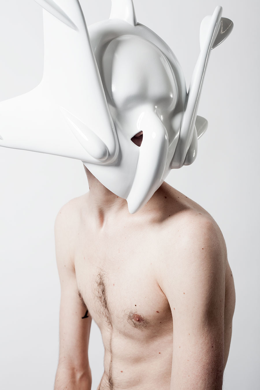 Headpiece by Rein Vollenga. Photography by Jonas Lindström, courtesy the artist. 