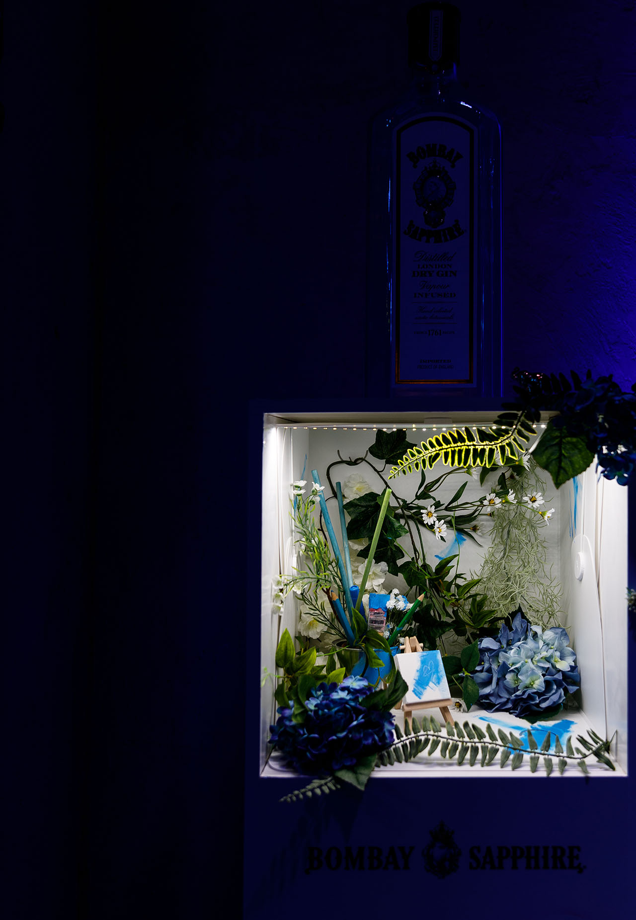 Miniature photo-booth for "White Canvas" cocktails. Photo by Spyros Chamalis © Yatzer 2019.
