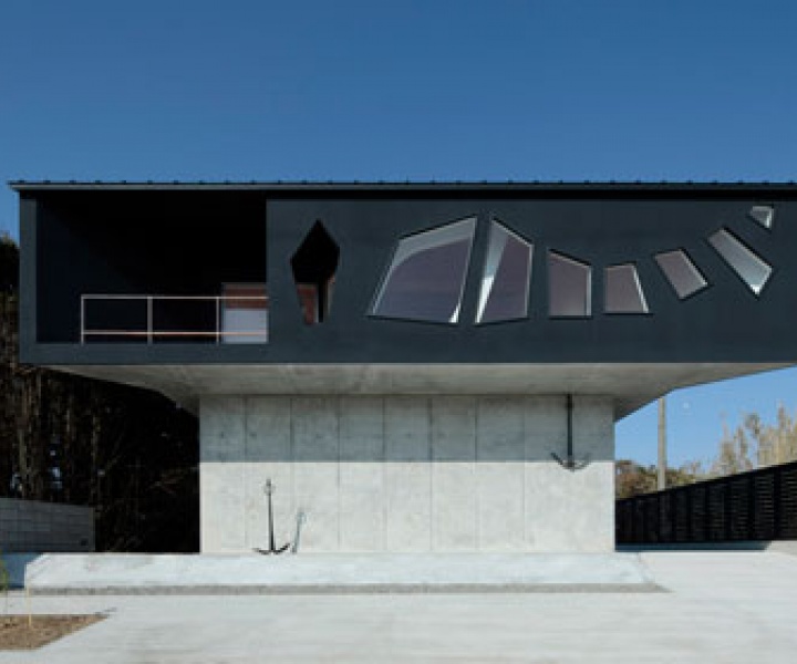 A House Awaiting Death by EASTERN Design Office