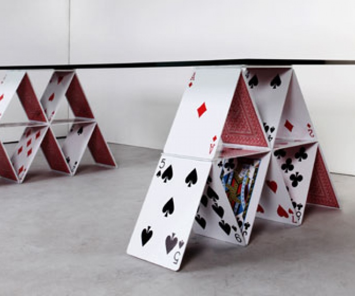 HOUSE OF CARDS Table by Mauricio Arruda