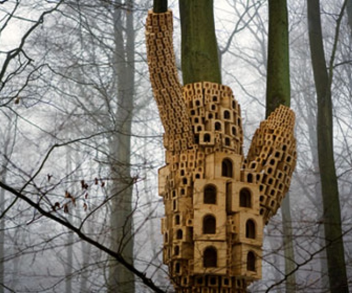 Spontaneous City in the Tree of Heaven by London Fieldworks