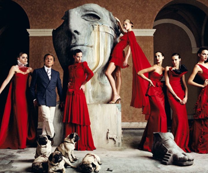 Valentino: Master of Couture