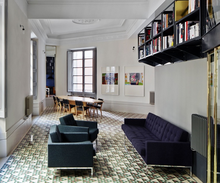 The Carrer Avinyó Apartment by David Kohn Architects In Barcelona, Spain